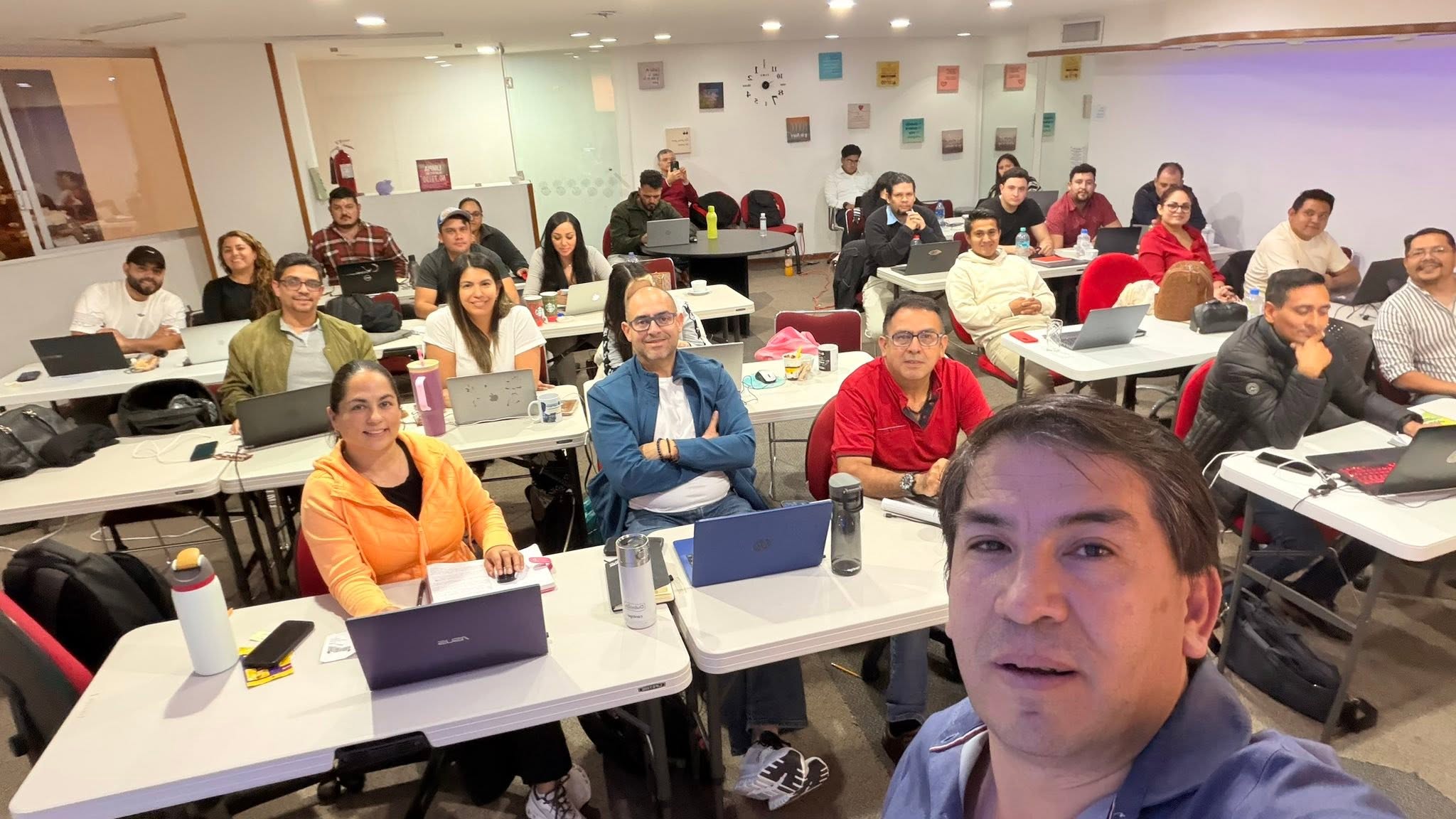 Capacitación impartida por Marketing Mundial